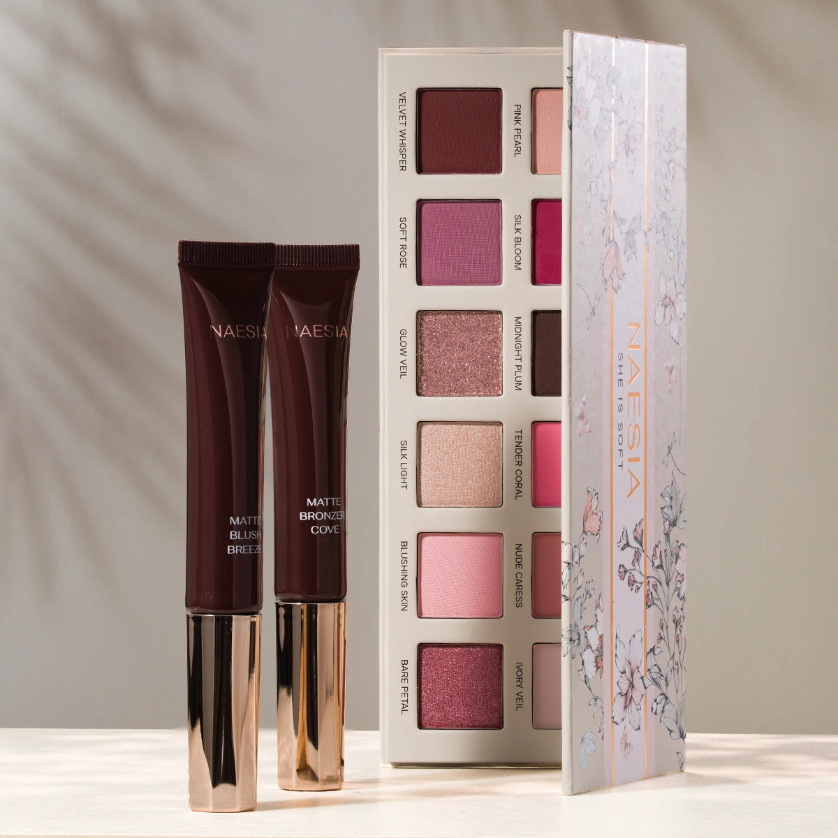 Bronze & Bloom Set - Set Fard de Obraz Lichid Matte Blush Breeze, Bronzer Lichid Mat Cove și Paletă Farduri She Is Soft