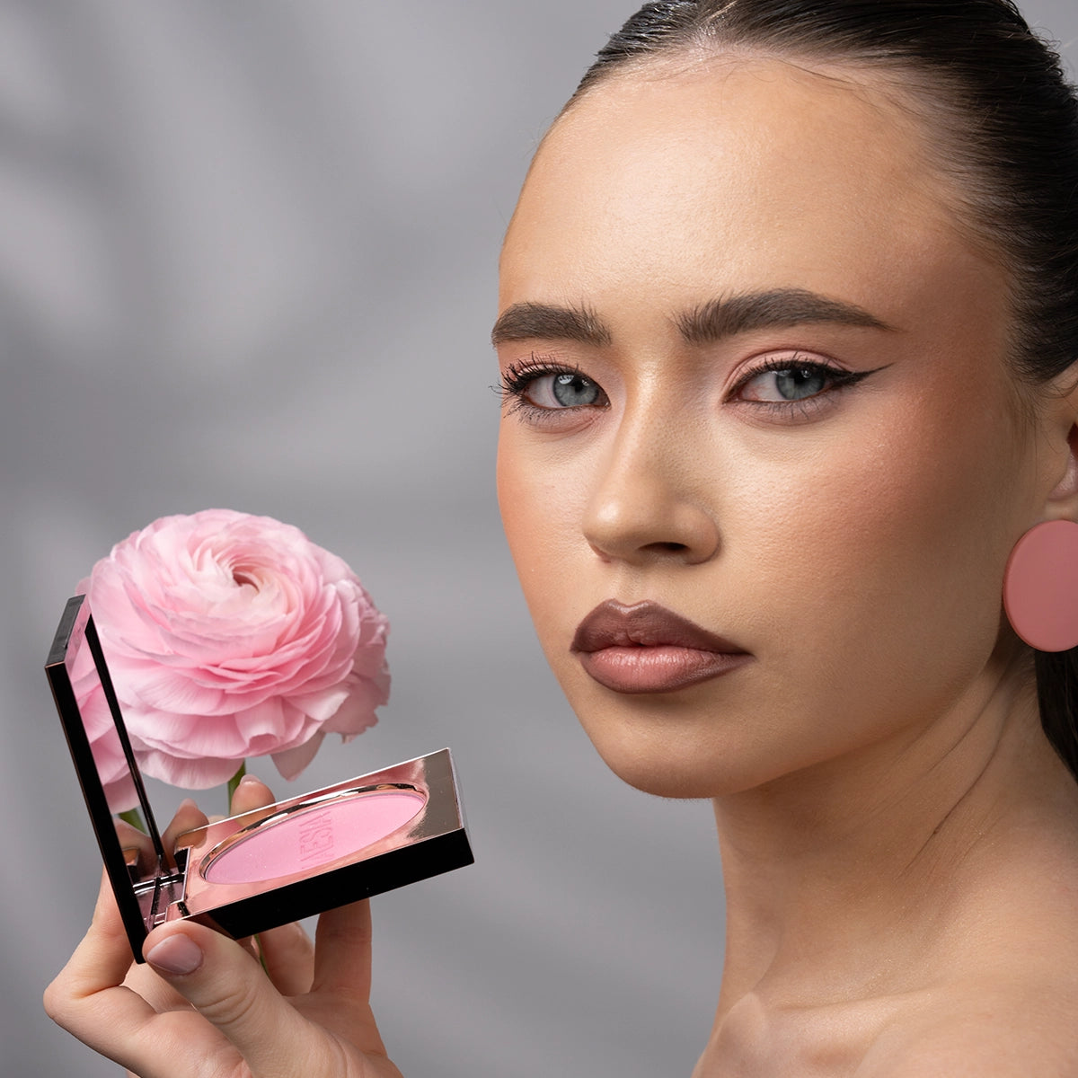 Fard de Obraz Mat cu Particule de Sclipici Blush Breeze