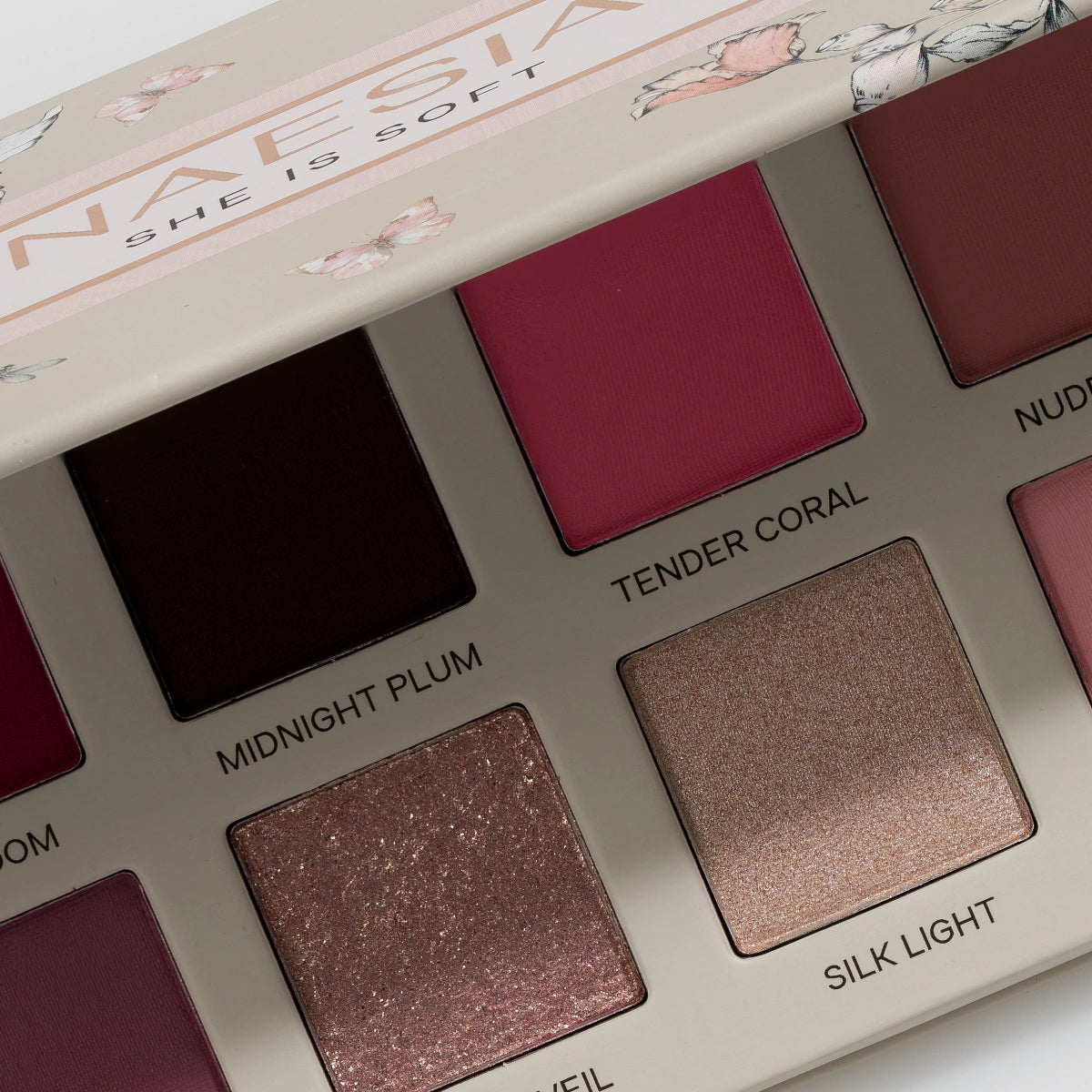 Bronze & Bloom Set - Set Fard de Obraz Lichid Matte Blush Breeze, Bronzer Lichid Mat Cove și Paletă Farduri She Is Soft
