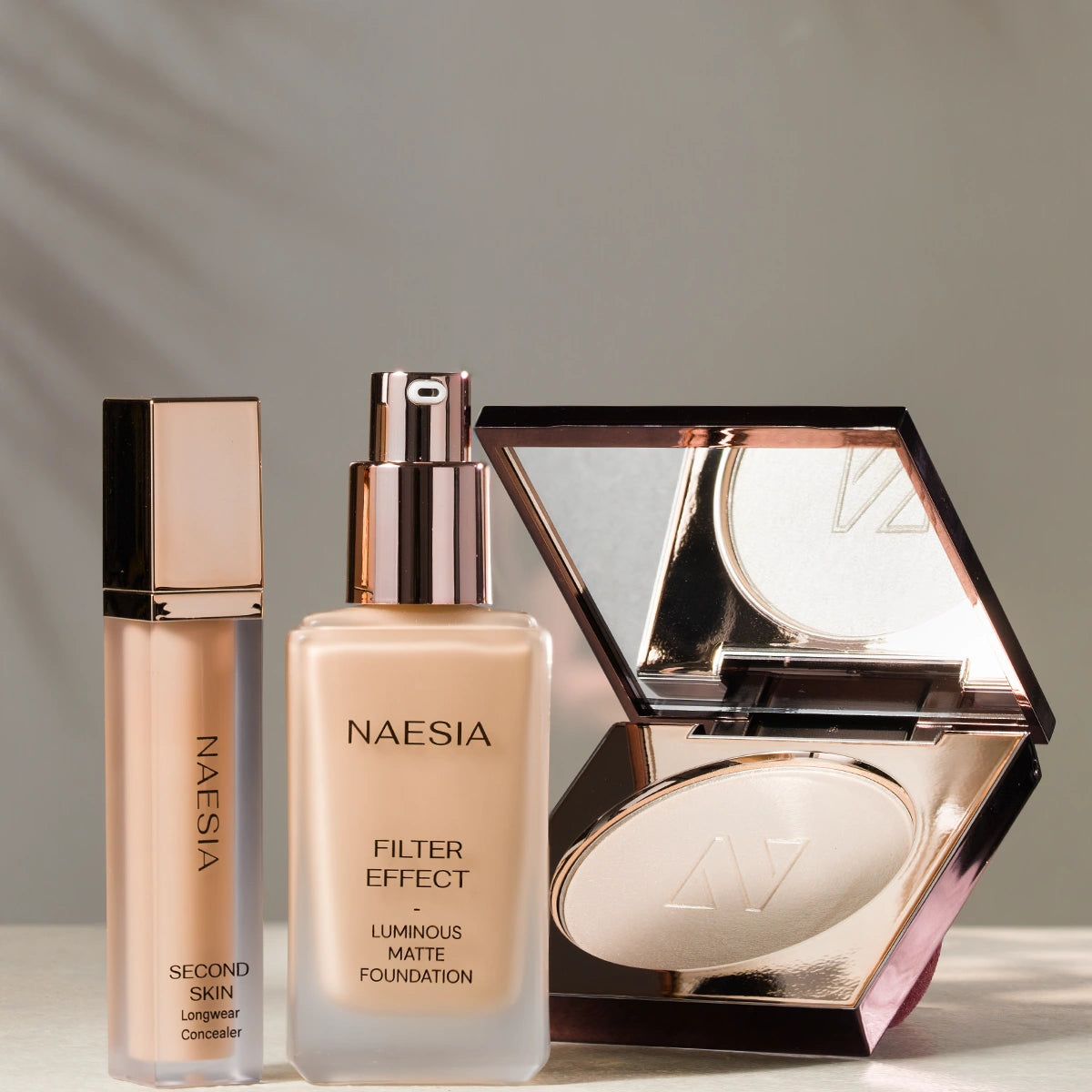 The Daily Glow Set - Set Fond de Ten Filter Effect Hidratant Full Coverage, Second Skin Concealer și Iluminator Pudră Sunlit Veil.